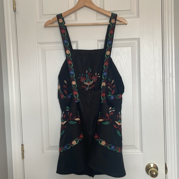 Zara embroidered linen open back romper - Picture 8 of 12